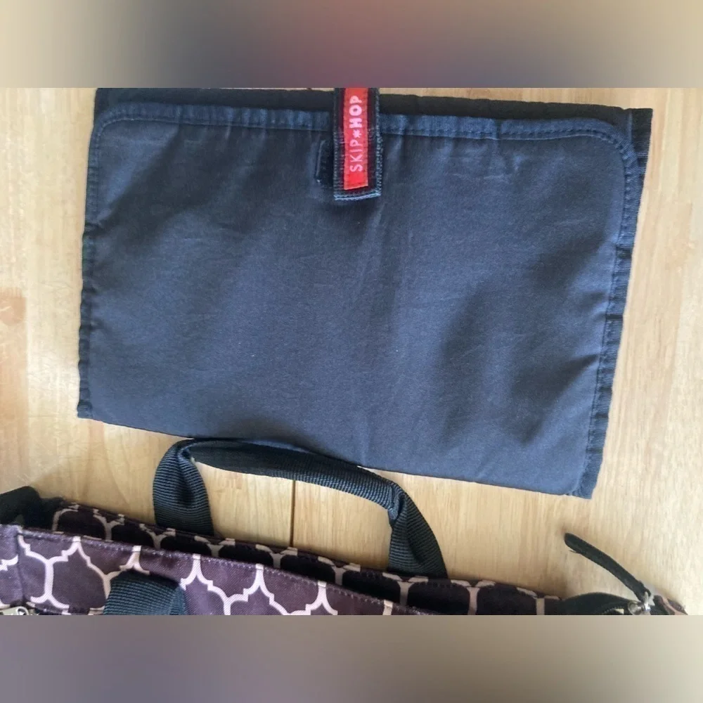 Skip hop diaper bag with changing pad in excellent condition